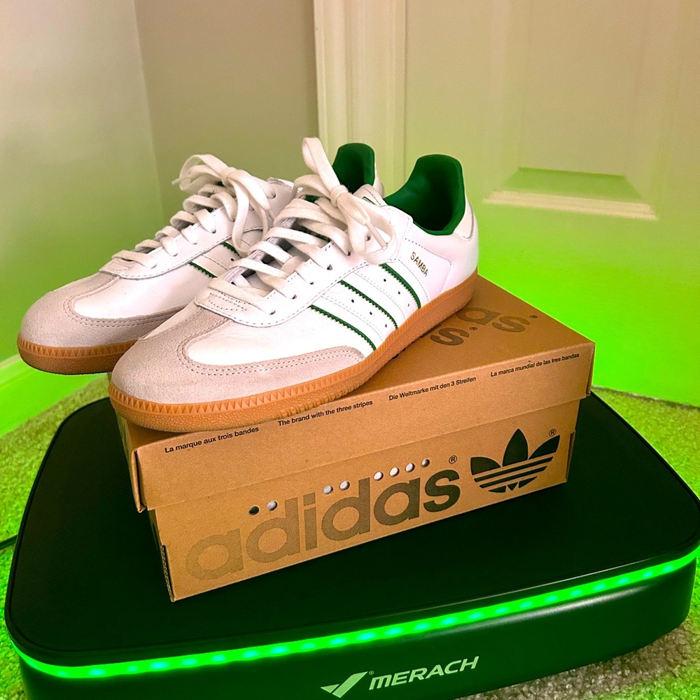 Like new - tried on once / got another color.